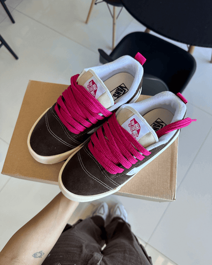 Tênis Knu Skool Marrom com Rosa Feminino em Camurça com Sola Waffle